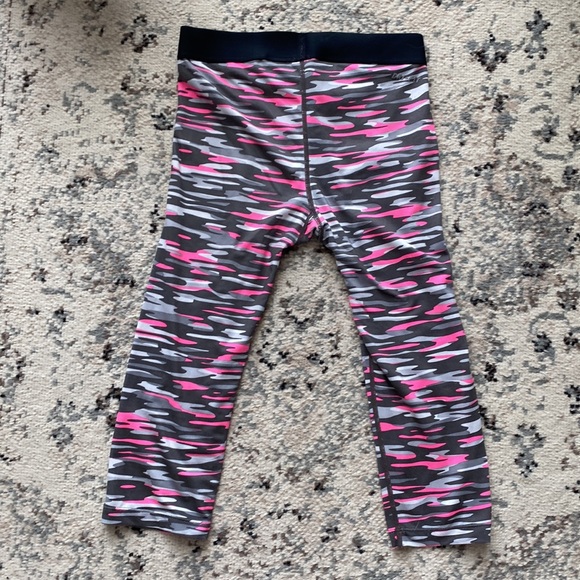 Nike capri Dri-For leggings (girls size M) - Picture 2 of 5